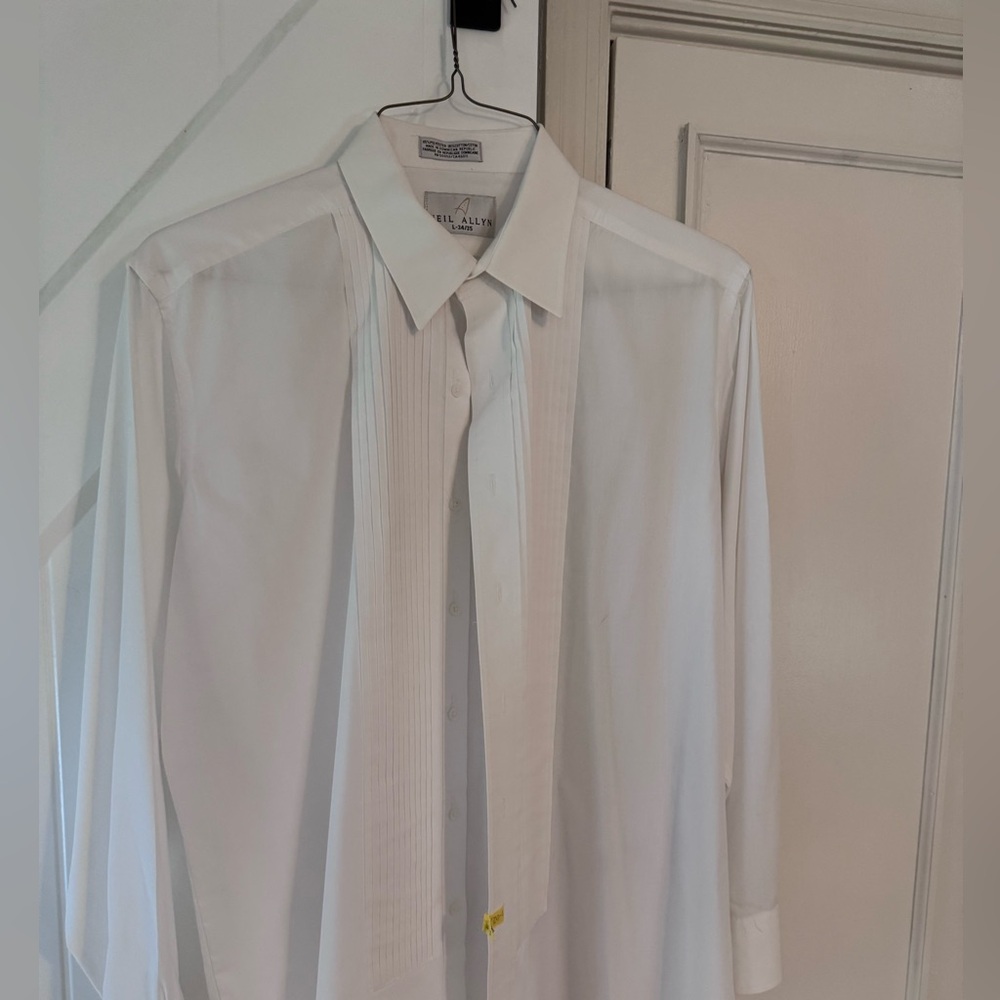 White Tuxedo Dress Shirt with Classic Collar pleats size large 34/35 arm length